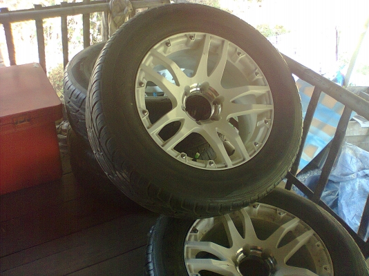 ขายแมกพร้อมยางขอบ18" 6รู ไม่เคยทำสี 4วง ตัดราคปีรับปีใหม่ ใครผ่านสายเอเชียมาเอาไปครับ13500 ขายแมกพร้อมยางขอบ18" 6รู ไม่เคยทำสี 4วง ตัดราคปีรับปีใหม่ ใครผ่านสายเอเชียมาเอาไปครับ13500