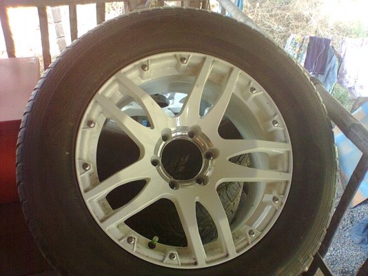 ขายแมกพร้อมยางขอบ18" 6รู ไม่เคยทำสี 4วง ตัดราคปีรับปีใหม่ ใครผ่านสายเอเชียมาเอาไปครับ13500