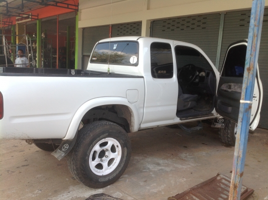 ขาย TOYOTA  HILUX  3.0  4WD  (เจ้าของขายเอง)