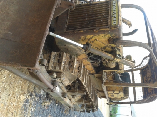 รถแทคเตอร์ โคมัสสุ  พร้อมใช้งาน