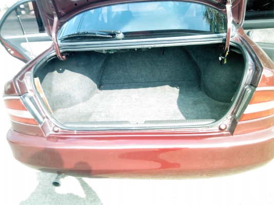 ขายรถเก๋ง Mitsubishi Ultima 2000 ccสีแดง ปี95