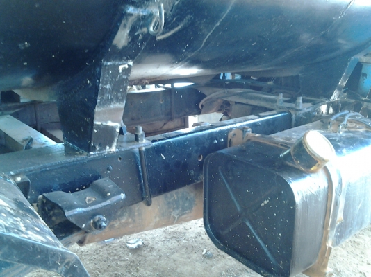 ISUZU ELF 88 รถดูดส้วม 4 ล้อครับ เครื่องลงเล่มแล้ว