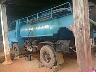 ISUZU ELF 88 รถดูดส้วม 4 ล้อครับ เครื่องลงเล่มแล้ว