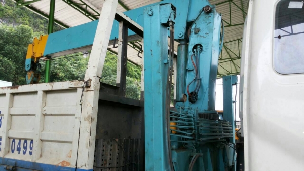 ขายรถ 6 ล้อใหญ่กระบะคาร์โก้ติดเครน 5 ตัน NISSAN UD 220 แรงม้าเทอร์โบ ติดเครน TANADO 5 ตัน ราคา 930000