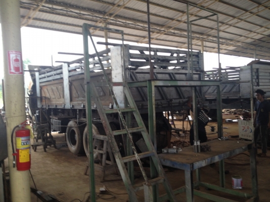 รีบๆเลยครับคันนี้กำลังทำกระบะรถห้างเดิมๆ HINO MEGA เครื่อง JO8C เทอร์โบ กระบะดั้มดินกำลังเก็บงานรีบๆเลยครับ รีบๆเลยครับคันนี้กำลังทำกระบะรถห้างเดิมๆ HINO MEGA เครื่อง JO8C เทอร์โบ กระบะดั้มดินกำลังเก็บงานรีบๆเลยครับ