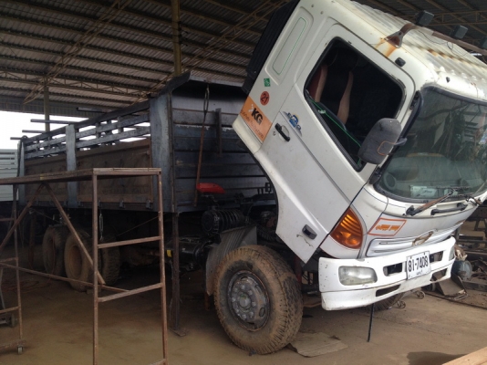 รีบๆเลยครับคันนี้กำลังทำกระบะรถห้างเดิมๆ HINO MEGA เครื่อง JO8C เทอร์โบ กระบะดั้มดินกำลังเก็บงานรีบๆเลยครับ รีบๆเลยครับคันนี้กำลังทำกระบะรถห้างเดิมๆ HINO MEGA เครื่อง JO8C เทอร์โบ กระบะดั้มดินกำลังเก็บงานรีบๆเลยครับ