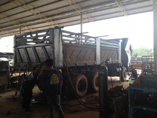 รีบๆเลยครับคันนี้กำลังทำกระบะรถห้างเดิมๆ HINO MEGA เครื่อง JO8C เทอร์โบ กระบะดั้มดินกำลังเก็บงานรีบๆเลยครับ รีบๆเลยครับคันนี้กำลังทำกระบะรถห้างเดิมๆ HINO MEGA เครื่อง JO8C เทอร์โบ กระบะดั้มดินกำลังเก็บงานรีบๆเลยครับ