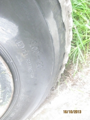 ขาย F17 สิบล้อเพลาเดียวพื้นเรียบยาว 6 m เครื่อง EH700 168 แรง พร้อมใช้ โทร 088-4501277