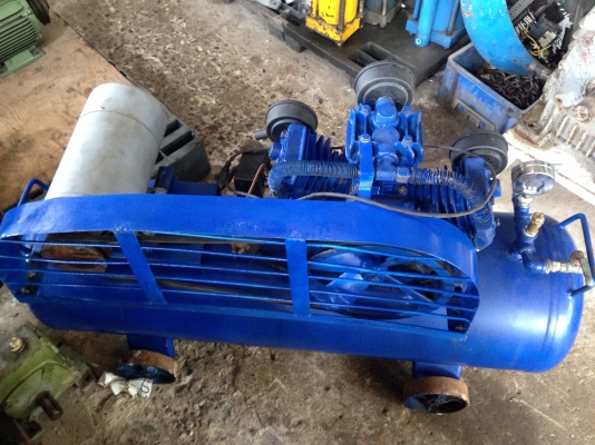 ขายปั้มลม PUMA มอเตอร์ mitsubishi 2 HP. ไฟบ้าน ขนาดปั้ม 3 สูบ สภาพสวย พร้อมใช้งาน