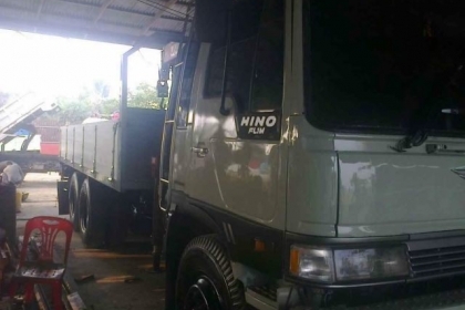 ขาย 3 H สิบล้อเพลาเดียว ติดเครน 3.3 t 3 ท่อน พร้อมใช้ โทร 088-4501277