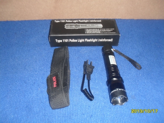 ไฟฉายพกพา ป้องกันตัวยามฉุกเฉิน  สปารค์ ได้.และชารต์ไฟ 220 v ไม่ต้องเปลี่ยนถ่าน +ซองดำ