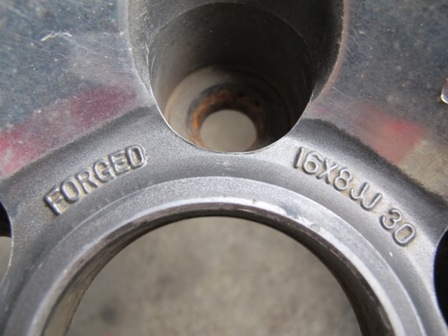 ขายล้อคู่หลัง สกายไล R32 ขอบ16 กว้า 8 นิ้วพร้อมยางสวยๆ