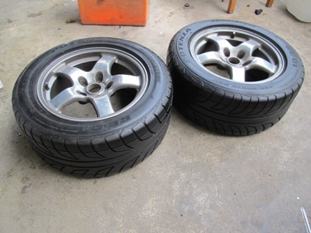 ขายล้อคู่หลัง สกายไล R32 ขอบ16 กว้า 8 นิ้วพร้อมยางสวยๆ