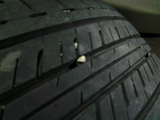 ยาง  215/70/15  ดอกหนาๆนุ่มๆ