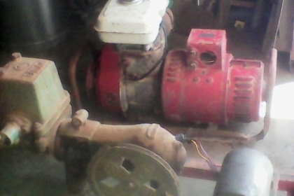 เครื่องปั่นไฟพร้อมได 3 กิโลวัตตสภาพพร้อมใช้ครับเครื่อง 5  แรงครับ  ได 3 กิโลวัตต์ครับราคานี้คุ้มครับ