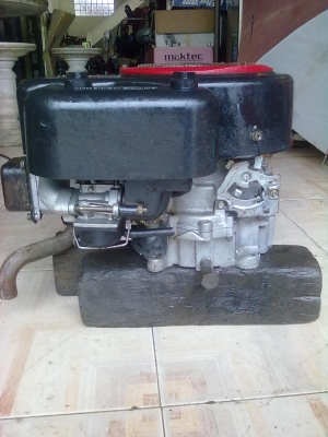 เครื่องรถตัดหญ้านั่งขับ 13.5 Hp สตาร์ทมือ เครื่องแน่น