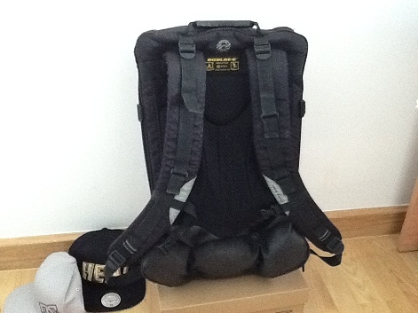 กระเป๋า boblbee megalopolis aero carbonของแท้ หายากคับ สภาพดี สวย เงา มีบรอคหลัง กระเป๋ากันน้ำได้ มีตำหนินิดหน่อยตามรุปคับ ราคา 9900บาท