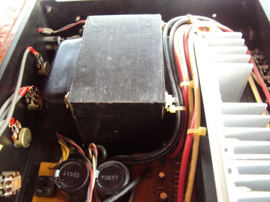 ขาย เครื่องขยายเสียง 65 X 4 W.