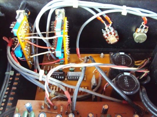 ขาย เครื่องขยายเสียง 65 X 4 W.