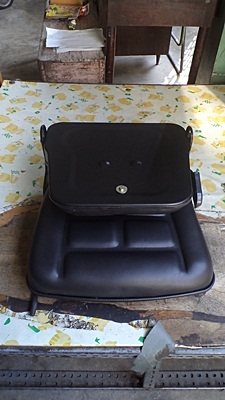 ขายเบาะรถโฟล์ลิฟท์ (ของใหม่) นำเข้าจากญี่ปุ่น ใช้ได้ทุกรุ่น-ทุกยี่ห้อ ราคา 4000 บาท