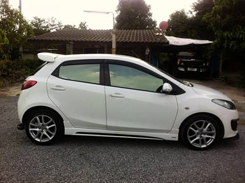 ธารนนทบุรี//ขาย mazda 2 1.5airbag ปี 2013 ราคา 450,000 บาท