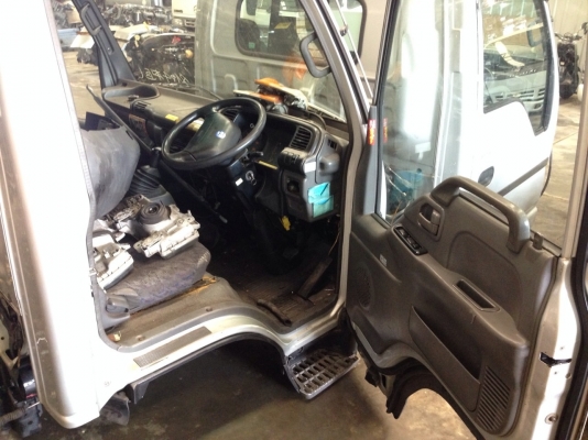 หัวเก๋ง isuzu NPR การ์ตูน