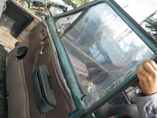 ขายประตูดัสสัน720หูช้างอุปกรณ์ครบมีบานพับด้วย+ไฟหน้าพร้อมเบ้าไฟเลี้ยวแถมกระจังสวยๆ1ตัว3800- ขายประตูดัสสัน720หูช้างอุปกรณ์ครบมีบานพับด้วย+ไฟหน้าพร้อมเบ้าไฟเลี้ยวแถมกระจังสวยๆ1ตัว3800-