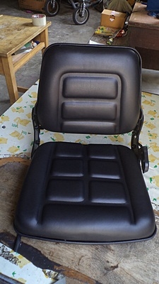 ขายเบาะรถโฟล์ลิฟท์ (ของใหม่) นำเข้าจากญี่ปุ่น ใช้ได้ทุกรุ่น-ทุกยี่ห้อ ราคา 4000 บาท