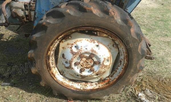 รถไถ TAISHAN เครื่อง 24 แรงม้า 2 สูบ