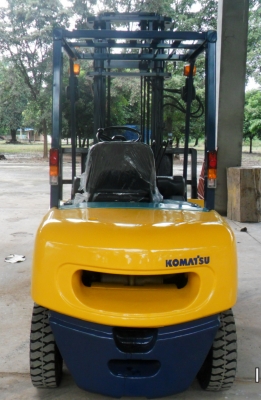 ขายด่วนFORKLIFT-KOMATSU:FD25-12งาฮิ้งฟอร์คเสา4เมตรล้อคู่ราคา390000บาท