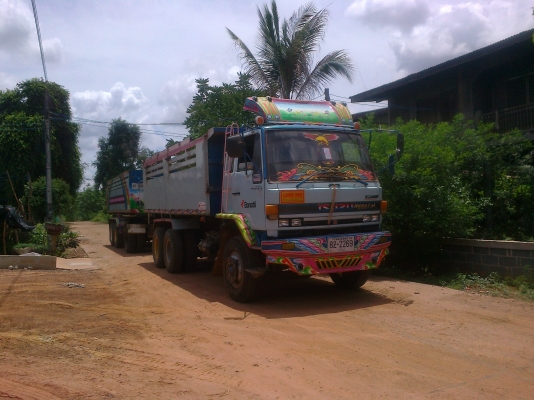 ต้องการขาย isuzu locky 210   10 ล้อ 2เพลา
