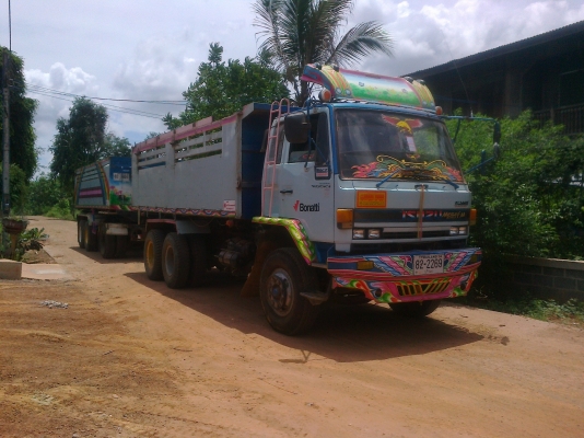 ต้องการขาย isuzu locky 210   10 ล้อ 2เพลา