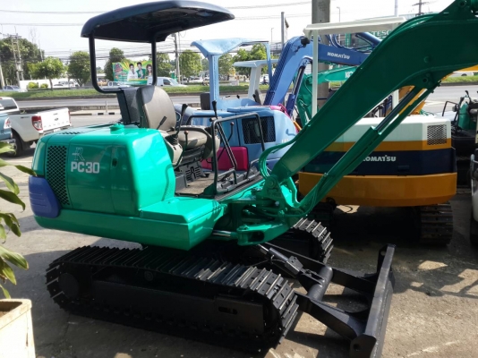 ขาย รถขุด KOMATSU รุ่น PC30-7- มือสองญี่ปุ่น