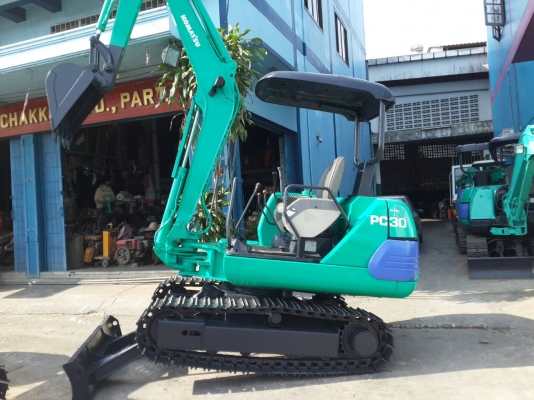 ขาย รถขุด KOMATSU รุ่น PC30-7- มือสองญี่ปุ่น