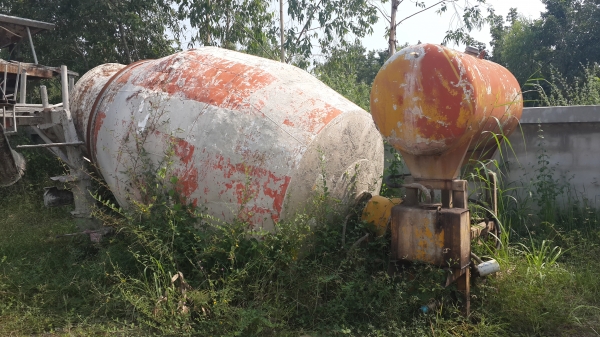 ขายด่วนรถโม่ปูนสิบล้อสองเพลาโม่ได้สองลูกมีใบซื้อขายZMเครื่อง6D16โม่ตรงอุปกรณ์ครบขายตามสภาพรีบจองเลย0801515451