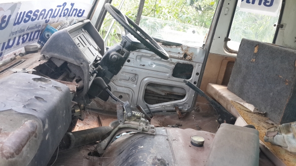 ขายด่วนรถโม่ปูนสิบล้อสองเพลาโม่ได้สองลูกมีใบซื้อขายZMเครื่อง6D16โม่ตรงอุปกรณ์ครบขายตามสภาพรีบจองเลย0801515451