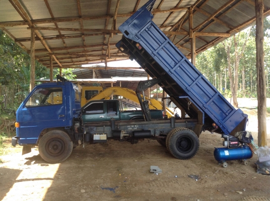 ISUZU NPR 115 hp มีสโลว์กลาง ลดราคาพิเศษเหลือ 500,000 บาท.