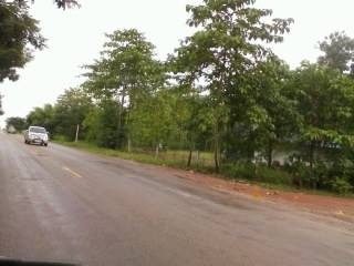 ที่ดินว่างปาว 1ไร 3งาน30ตารางวา ติดถนนใหญ่ หน้ากว้าง70เมตรลึก40เมตร