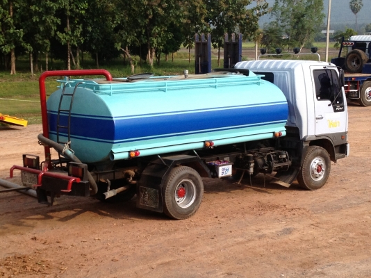 ขายรถน้ำ 6 ล้อ ยาว 4.30 เมตร  ปี 40  เครื่อง 140 แรง