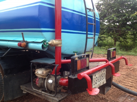 ขายรถน้ำ 6 ล้อ ยาว 4.30 เมตร  ปี 40  เครื่อง 140 แรง