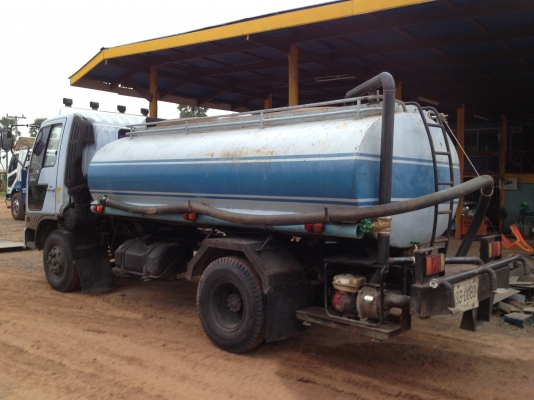 ขายรถน้ำ 6 ล้อ ยาว 4.30 เมตร  ปี 40  เครื่อง 140 แรง