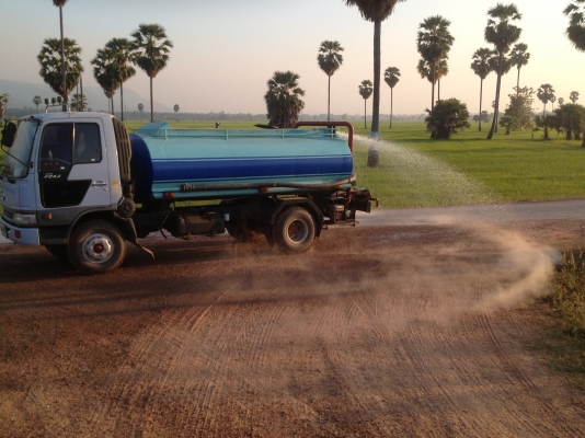 ขายรถน้ำ 6 ล้อ ยาว 4.30 เมตร  ปี 40  เครื่อง 140 แรง