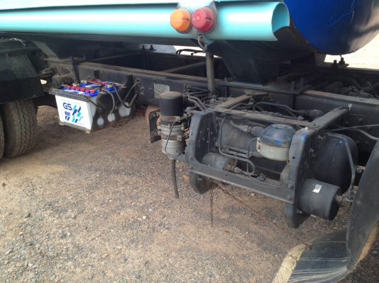 ขายรถน้ำ 6 ล้อ ยาว 4.30 เมตร  ปี 40  เครื่อง 140 แรง