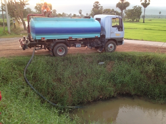 ขายรถน้ำ 6 ล้อ ยาว 4.30 เมตร  ปี 40  เครื่อง 140 แรง