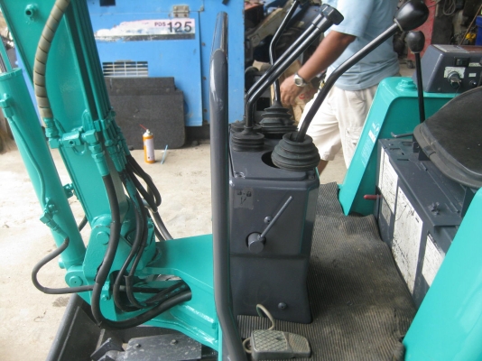 ขายรถขุดKOMATSU PC07-7 พร้อมหัวเจาะ พร้อมใช้งาน ขายรถขุดKOMATSU PC07-7 พร้อมหัวเจาะ พร้อมใช้งาน