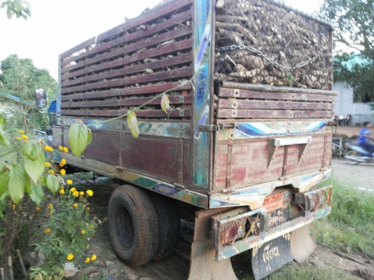 "ราคา 200,000 บ.ต่อรอง"ขายแต๋น6ล้อสภาพดีพร้อมใช้งาน เครื่องKUBOTA RT110 11แรง เครื่องดีแรงติดง่าย ช่วงล่าง85 เกียร์BU สโลวกลาง คัสซีหน้า 5 คานหน้าเดิม พ.ธรรมดา กระบะพื้นไม้คอกไม้สภาพดี ไม่แตไม่หัก ยาว 2.5ม. จัดได้ 4-5ตันสบาย พร้อมใช้ พร้อมลุยงาน