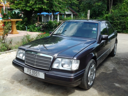 JOECLASSIC..ขายเบ็นซ์E220สภาพสวยเดิมๆ ติดแก๊สแล้ว เกียร์ออโต้  กระจกไฟฟ้าภายในสวย รฤข้าราชการขายด่วนสนใจโทรสอบฤามได้