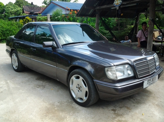 JOECLASSIC..ขายเบ็นซ์E220สภาพสวยเดิมๆ ติดแก๊สแล้ว เกียร์ออโต้  กระจกไฟฟ้าภายในสวย รฤข้าราชการขายด่วนสนใจโทรสอบฤามได้