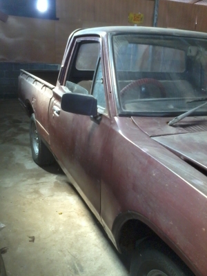 ขายรถดัทสัน 1300 ชีฃี  สภาพเดิม ๆๆ ขายตามสภาพ 25000ไม่ลดแล้วขาดทุนครับ เอาไปเลย  ครับผม