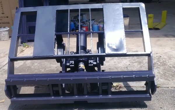 ขายชุดฮิ้งฟอร์คใส่กับรถยกโฟร์คลิฟท์2-2.5ตันยี่ห้อKOMATSU